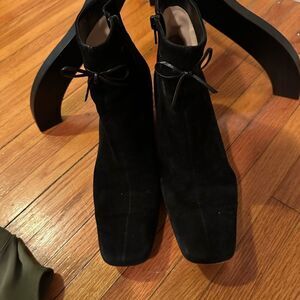 Kid suede Ferragamo black mid-heel booties pre-owned size 8 B Italian-made